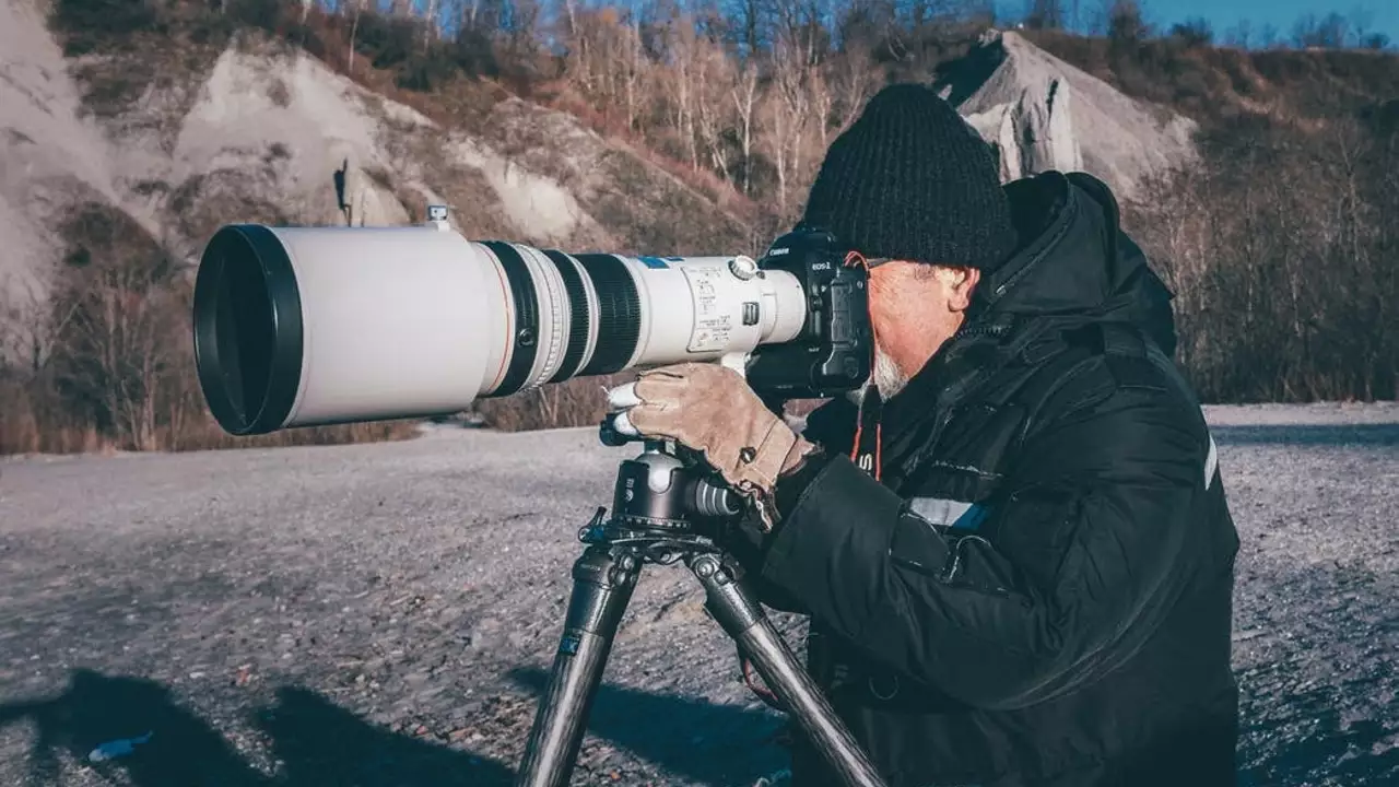 What is the use of a 70-300 mm lens?
